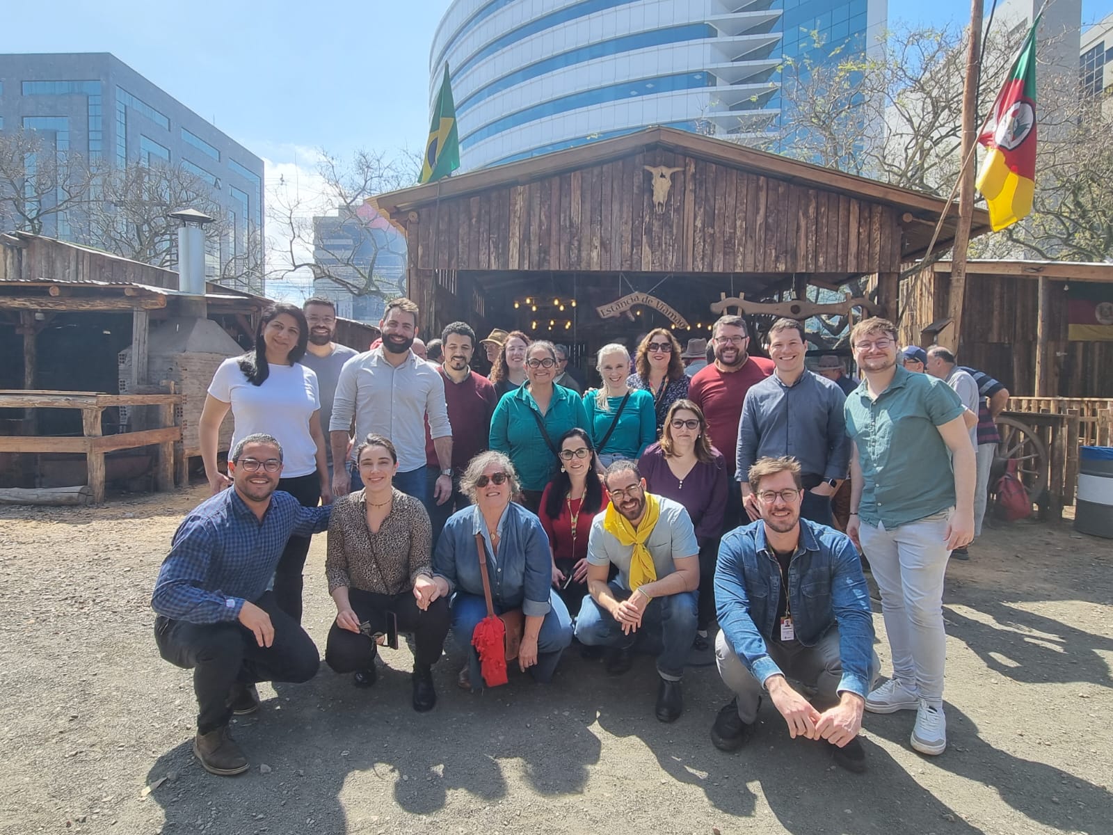 AAPOG celebra a cultura gaúcha com seus associados em piquete no Acampamento Farroupilha 2025